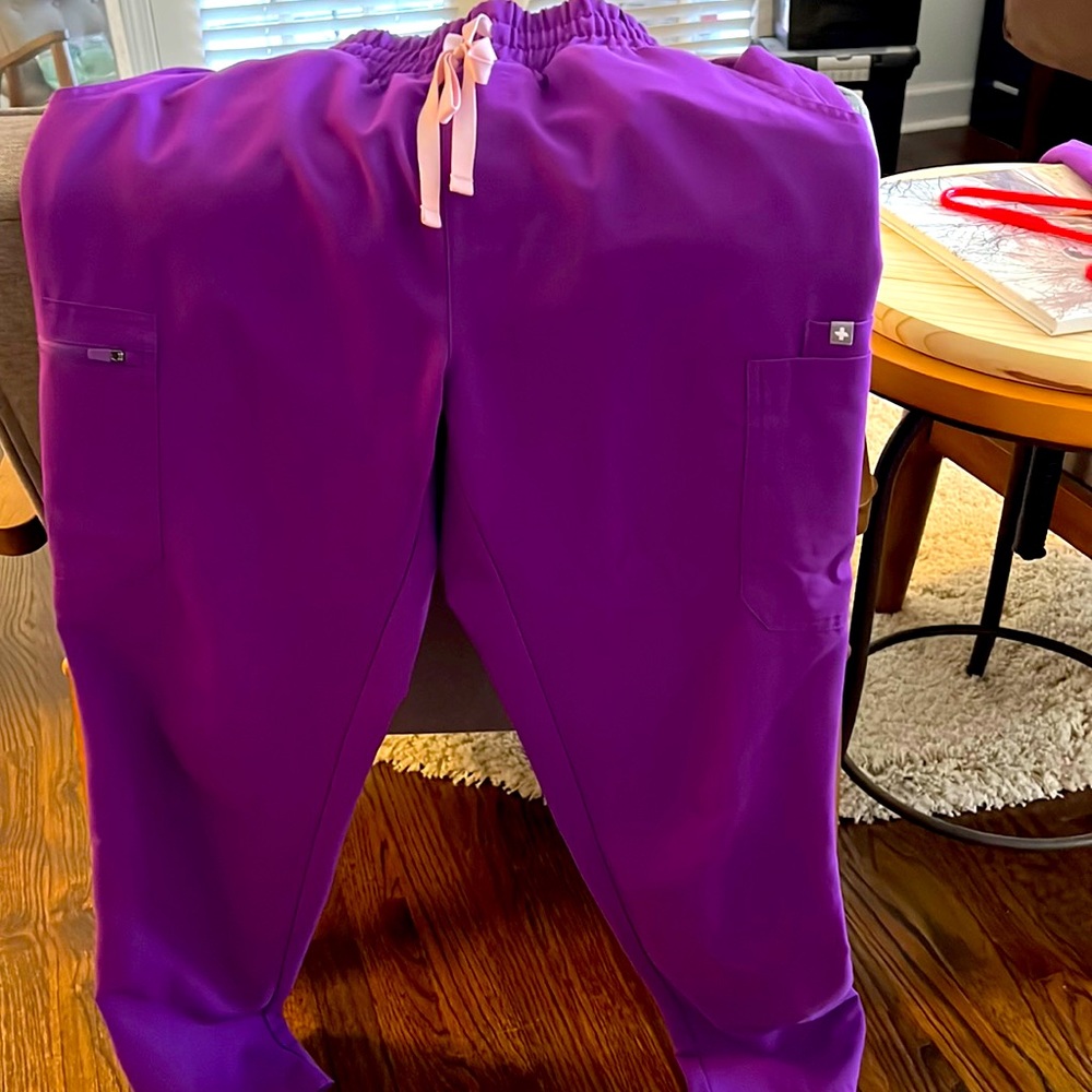 Figs High Waist Zola scrub pants, size M.